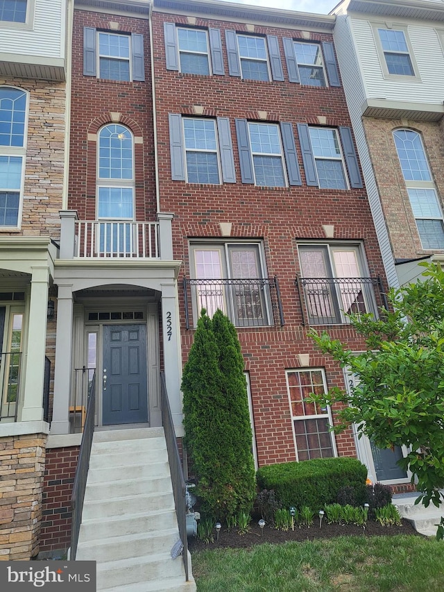 view of front of property featuring brick siding