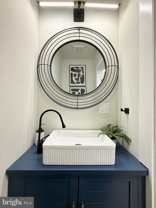 bathroom featuring a sink
