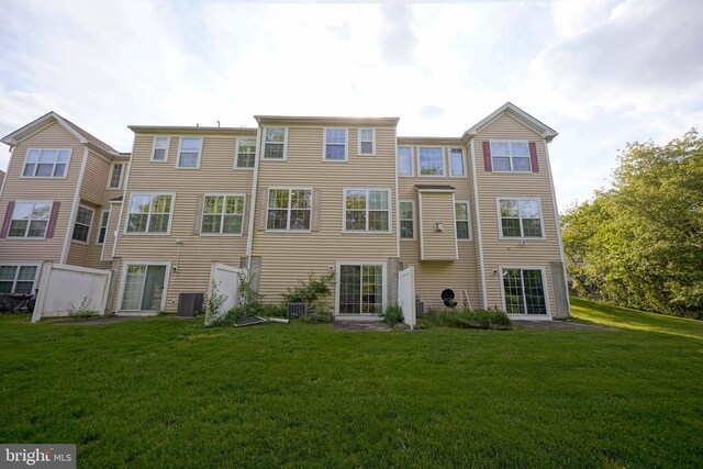 36 Crows Nest Ct, Mount Laurel, NJ 08054 - back of house featuring central AC unit and a yard