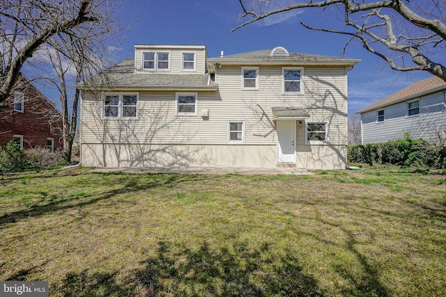 back of house featuring a lawn