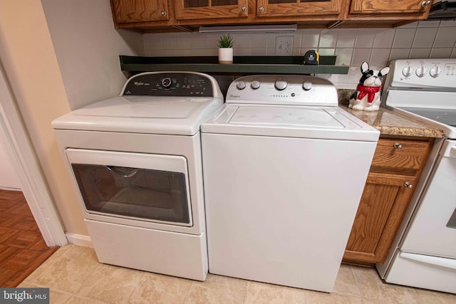 6301 Stevenson Ave Unit 602, Alexandria, VA 22304 - laundry area featuring independent washer and dryer