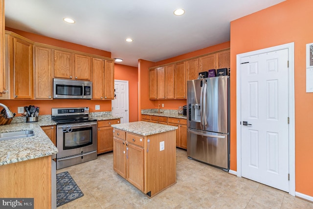 10578 Talisa Ln, Manassas, VA 20112 - kitchen featuring appliances with stainless steel finishes, a sink, a center island, recessed lighting, and light stone counters