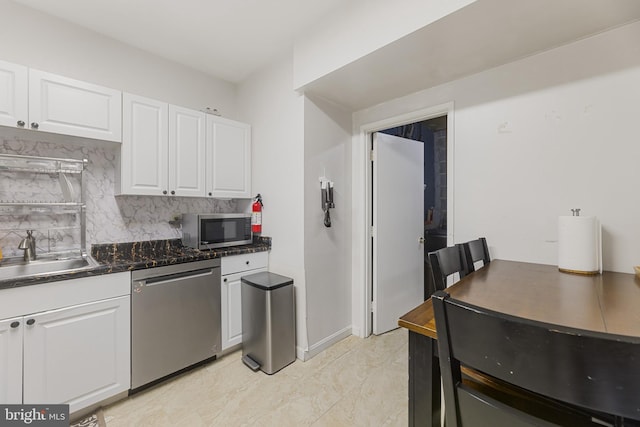 7233 Jillspring Ct Unit 18C, Springfield, VA 22152 - kitchen featuring stainless steel appliances, decorative backsplash, white cabinetry, and dark countertops