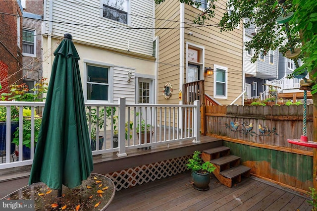 2332 E Baltimore St E, Baltimore, MD 21224 - wooden terrace with fence