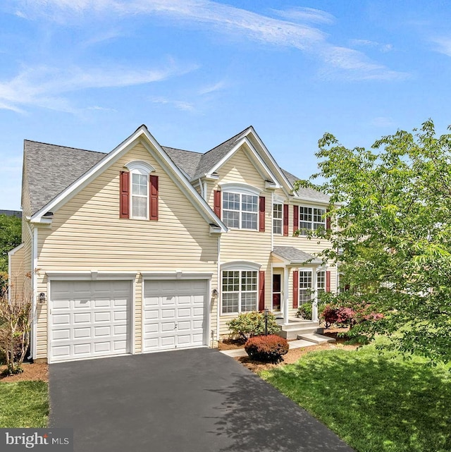 924 Towering Oak Ct, Purcellville, VA 20132 - traditional-style home featuring driveway, an attached garage, and a shingled roof