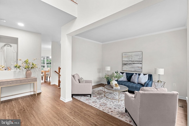 924 Towering Oak Ct, Purcellville, VA 20132 - living room featuring ornamental molding, wood finished floors, baseboards, and recessed lighting
