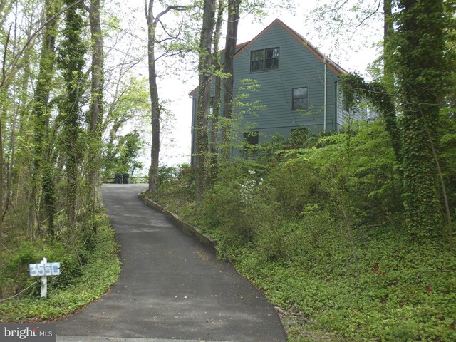 view of side of property featuring driveway