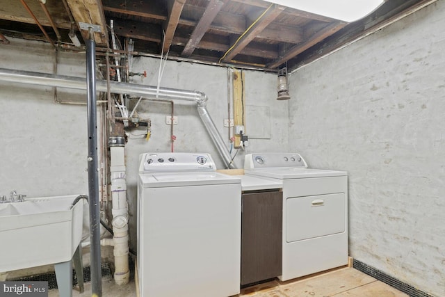 4901 40th Pl, Hyattsville, MD 20781 - washroom with independent washer and dryer