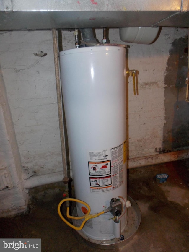716 N Milton Ave, Baltimore, MD 21205 - utility room featuring water heater