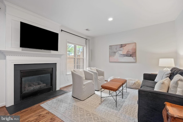 45 Arell Ct, Alexandria, VA 22304 - living area featuring wood finished floors, a glass covered fireplace, baseboards, and recessed lighting