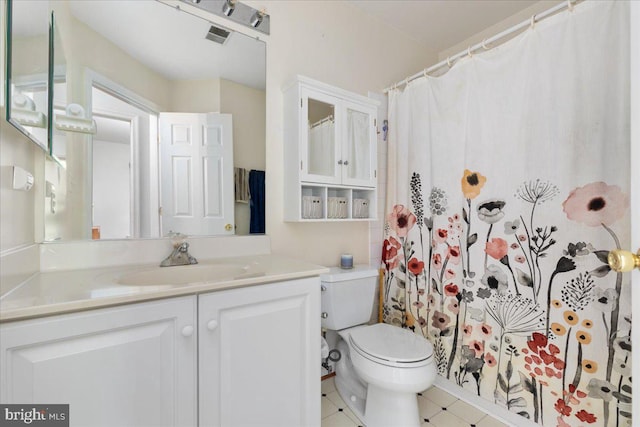 bathroom featuring toilet, vanity, and a shower with curtain