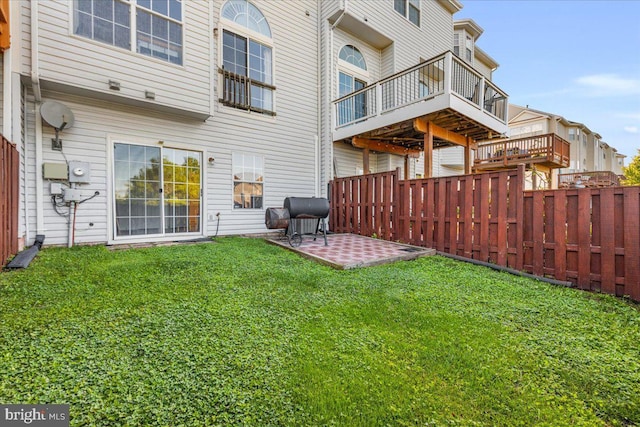 view of yard with a patio