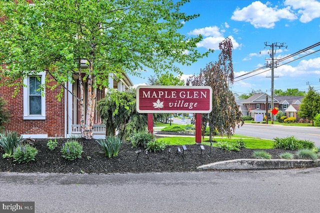 view of community / neighborhood sign