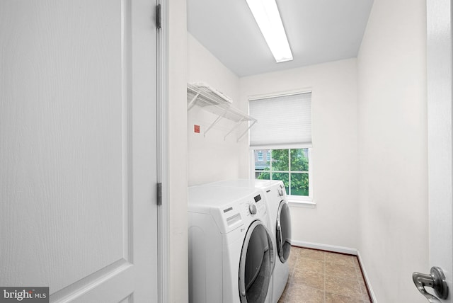 43127 Rocks Way, Leesburg, VA 20176 - laundry area with separate washer and dryer and baseboards