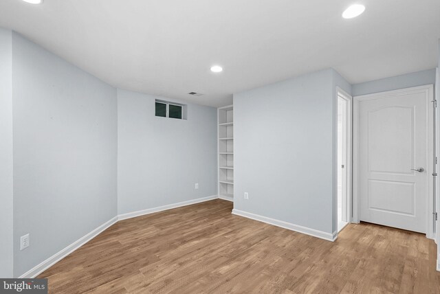 43127 Rocks Way, Leesburg, VA 20176 - spare room featuring baseboards, light wood-style floors, recessed lighting, and built in shelves