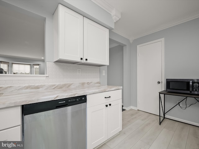 kitchen with stainless steel appliances, backsplash, white cabinets, ornamental molding, and light wood finished floors