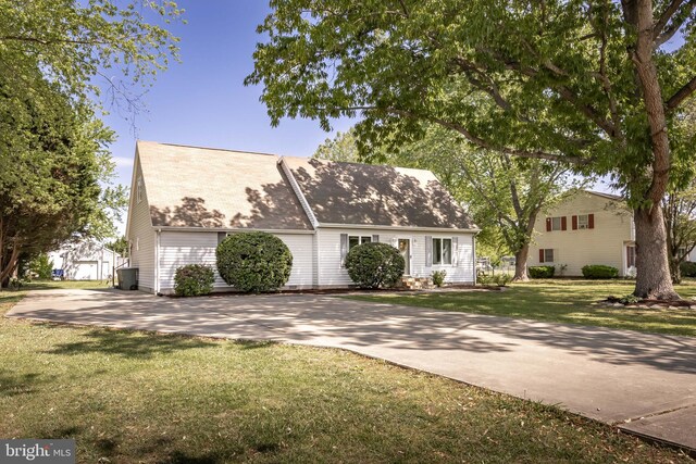 26882 Pratt Rd, Salisbury, MD 21801 - view of front facade with a front yard, roof with shingles, and concrete driveway