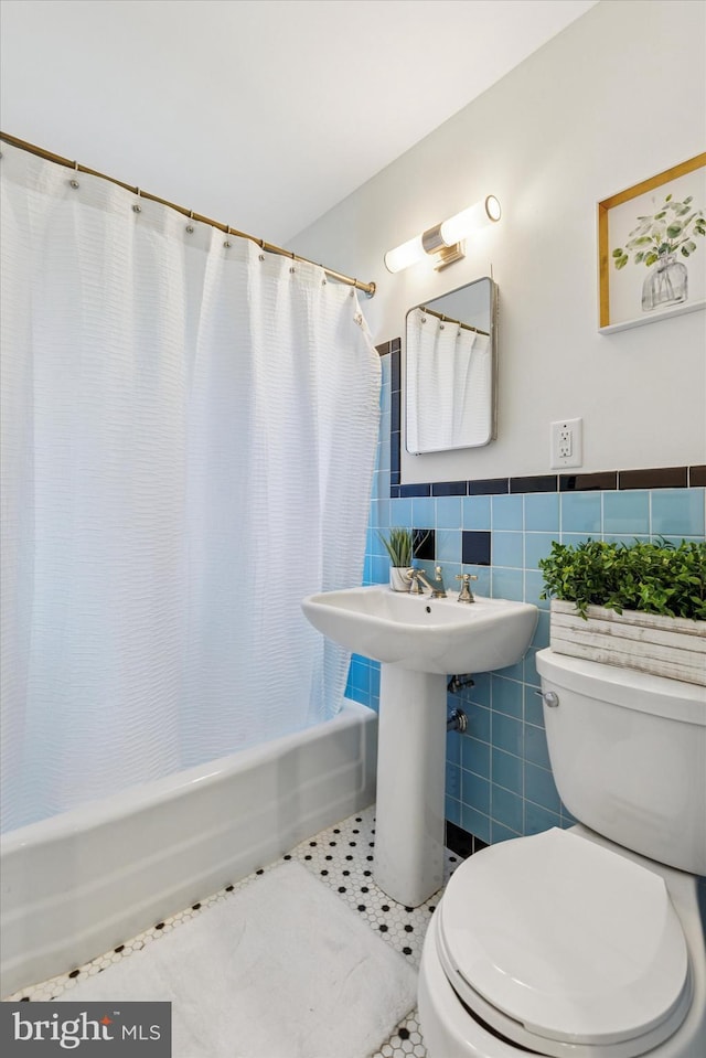 129 Kreutz Ave, Doylestown, PA 18901 - full bath with toilet, shower / tub combo with curtain, tile walls, wainscoting, and tile patterned floors