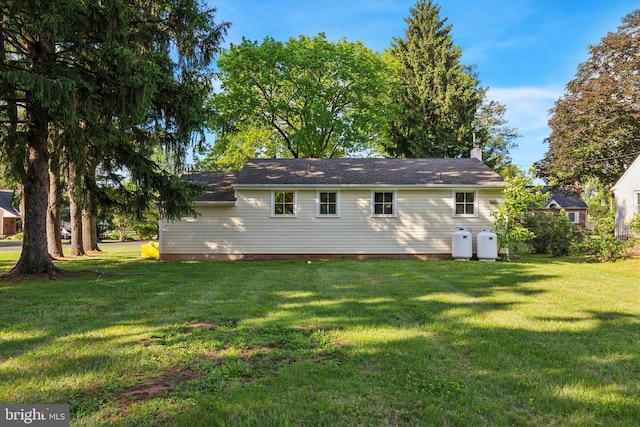 129 Kreutz Ave, Doylestown, PA 18901 - rear view of property with a yard