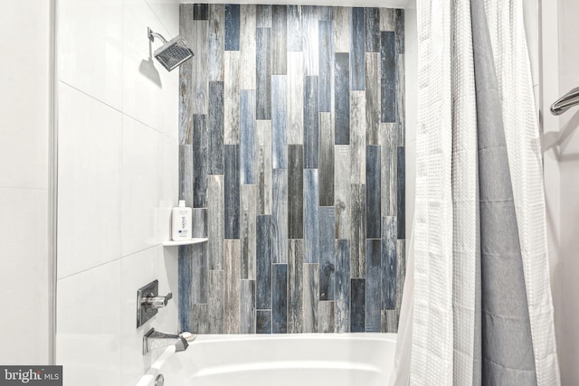 bathroom with shower / tub combo with curtain