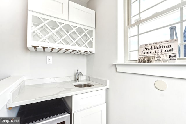 view of indoor wet bar