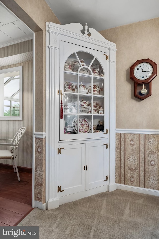 detailed view of wallpapered walls, carpet, and baseboards