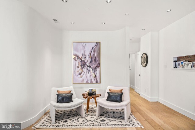 sitting room featuring recessed lighting, wood finished floors, and baseboards