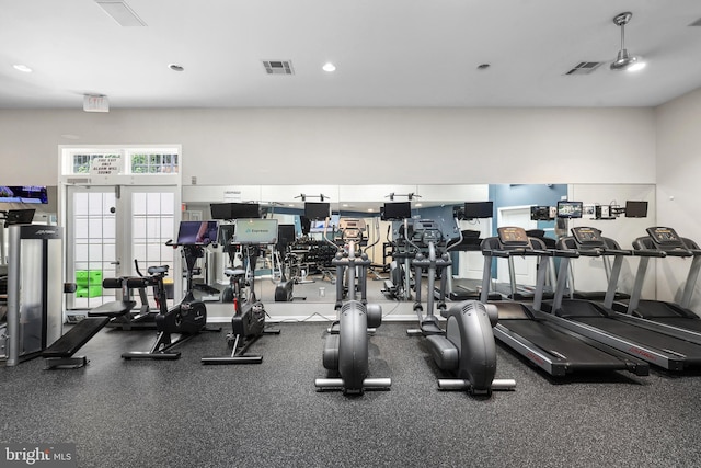 exercise room featuring recessed lighting