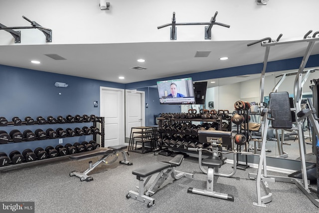 exercise room featuring recessed lighting