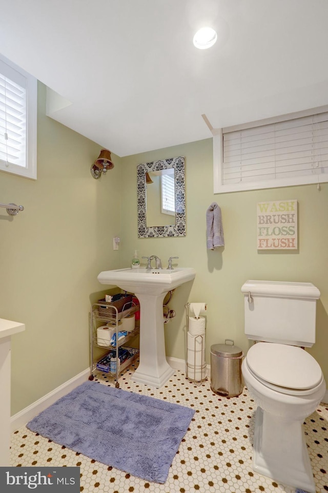 2914 6th St S, Arlington, VA 22204 - bathroom featuring toilet and baseboards