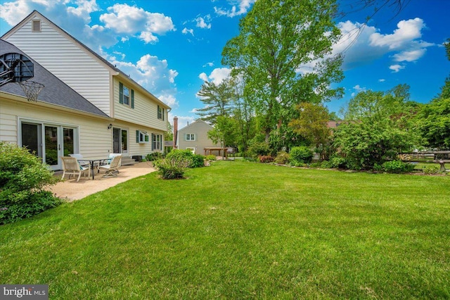 view of grassy yard featuring a patio area