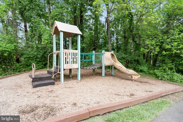 5731 Wooden Spoon Ct, Burke, VA 22015 - communal playground featuring view of scattered trees