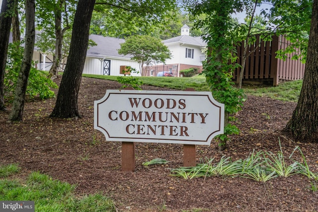 5731 Wooden Spoon Ct, Burke, VA 22015 - community sign with fence