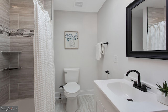 bathroom with baseboards, toilet, curtained shower, and vanity