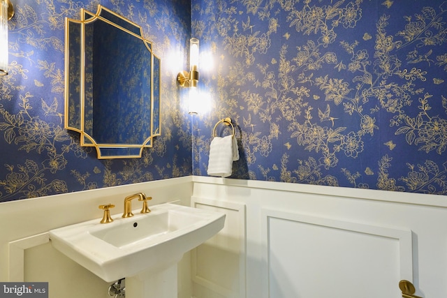 309 M St NW Unit B, Washington, DC 20001 - bathroom featuring a wainscoted wall, wallpapered walls, and a sink