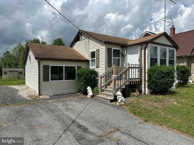 5539 Dupont Pkwy, Smyrna, DE 19977 - view of front of property featuring roof with shingles