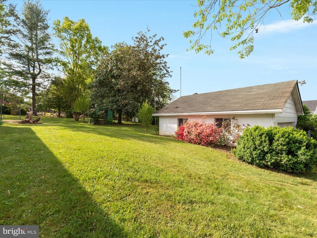 826 W 16th St, Front Royal, VA 22630 - view of green lawn