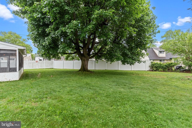 9 Queens Bridge Rd, Levittown, PA 19057 - view of yard