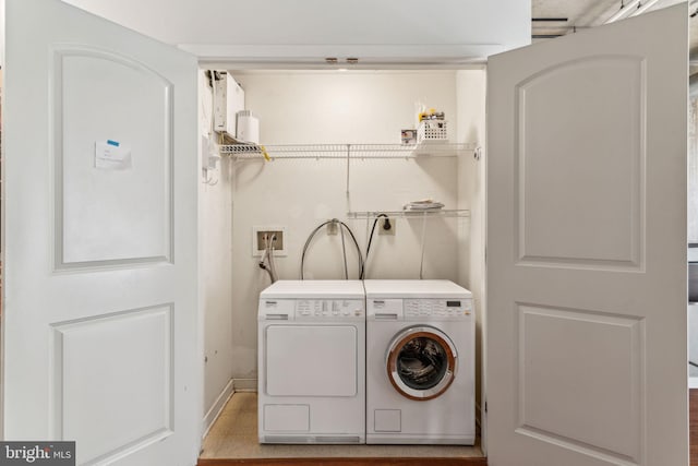 laundry room featuring independent washer and dryer and baseboards
