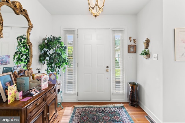 3135 Windon Ave, Lancaster, PA 17603 - foyer entrance with light wood finished floors and baseboards
