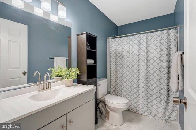 9568 Buttonbush Ct, Manassas, VA 20110 - full bath featuring vanity, toilet, and a shower with shower curtain