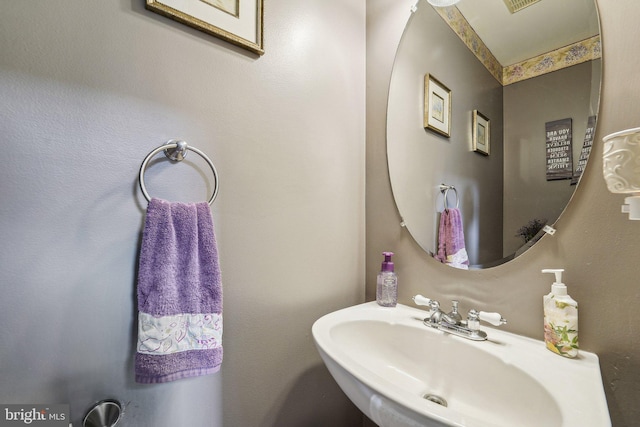 bathroom featuring a sink