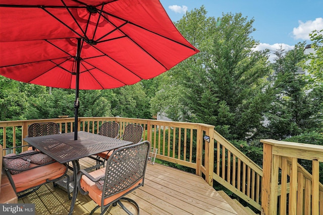 deck featuring outdoor dining space