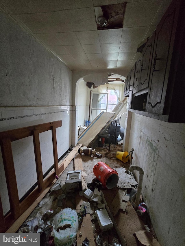 misc room featuring arched walkways