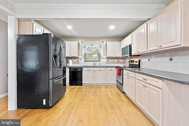 90 Echohill Ln, Willingboro, NJ 08046 - kitchen featuring appliances with stainless steel finishes, light wood-style floors, tasteful backsplash, a sink, and dark countertops