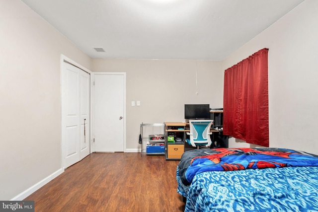 90 Echohill Ln, Willingboro, NJ 08046 - bedroom featuring wood finished floors and baseboards