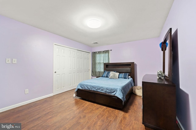 90 Echohill Ln, Willingboro, NJ 08046 - bedroom featuring wood finished floors, baseboards, and a closet