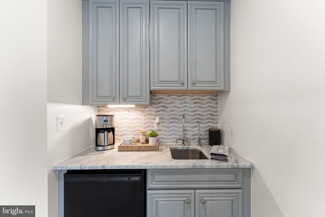18729 Upper Meadow Dr, Leesburg, VA 20176 - indoor wet bar featuring dishwasher and decorative backsplash