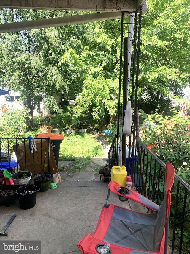 917 Pennell St, Chester, PA 19013 - view of patio