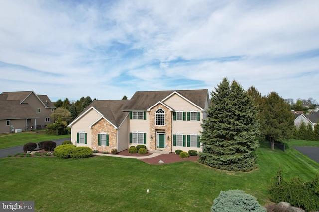 view of front facade featuring a front lawn and brick siding